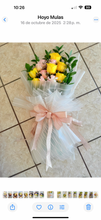 Load image into Gallery viewer, Ramos en variedad de empaque en combinación con Rosas. Llamar a tienda 787-768-0425
