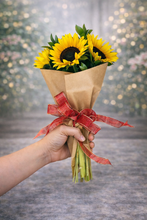 Load image into Gallery viewer, Ramo de 3 Girasoles

