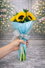 Load image into Gallery viewer, Ramo de 3 Girasoles
