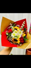 Load image into Gallery viewer, Bouquet Primaveral de Rosas y Girasoles
