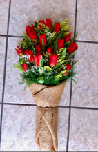 Load image into Gallery viewer, Ramos en variedad de empaque en combinación con Tulipanes. Llamar a tienda 787-768-0425
